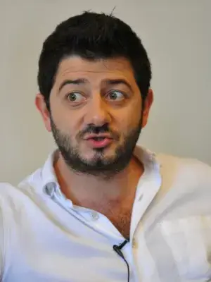 Михаил Галустян