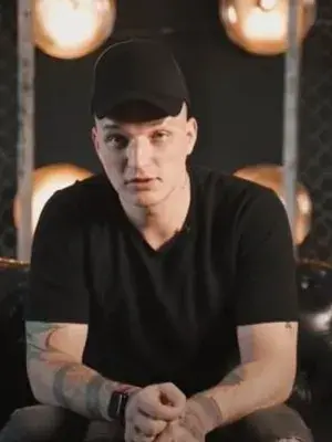 Пранкер Эдвард Бил: как сын уголовников стал звездой YouTube, на пике карьеры сел в тюрьму и пропустил одно из главных событий в жизни