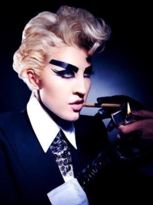 Эпатажная и харизматичная певица Саша