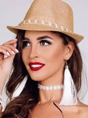 Анна Бузова