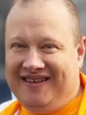 Пел в ресторанах и прошел через суровые 90-е: как начинал Юрий Алмазов — отец русского шансона