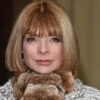 В мире моды эта женщина сродни королеве Великобритании: биография Анны Винтур