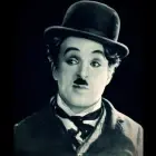 Он знал, как заставить людей смеяться: Чарли Чаплин — великий комик, гуманист и человек