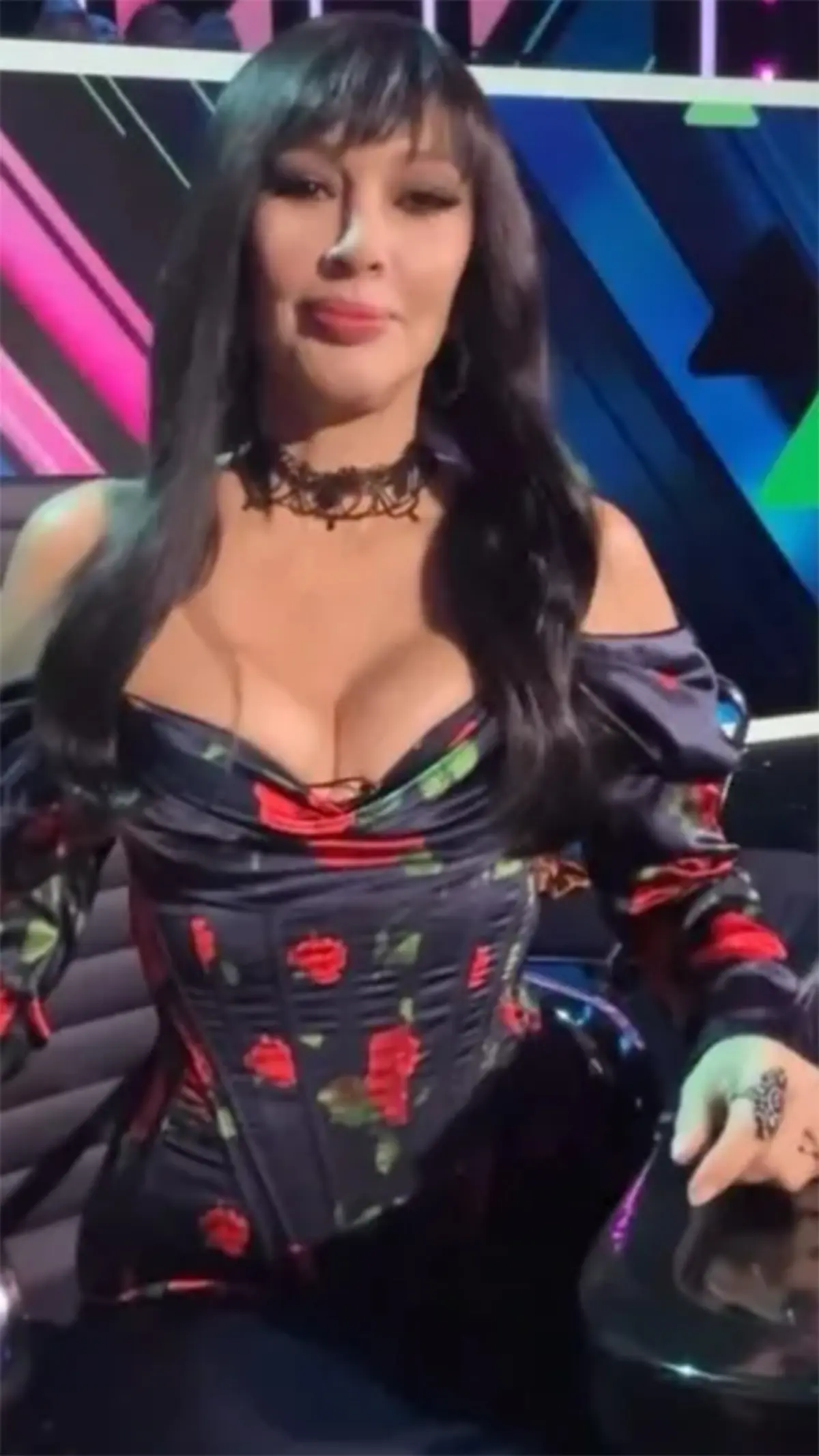 Лера Кудрявцева в образе жгучей брюнетки Лера Кудрявцева в образе жгучей брюнетки