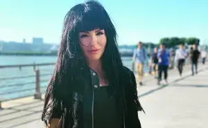 Тар көйлектегі әйелдердің порнофотосуреттері